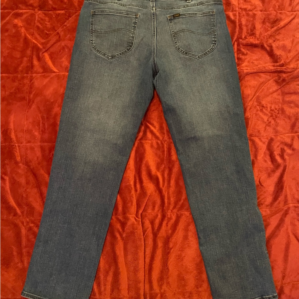 Lee relaxed fit straight leg 38x32